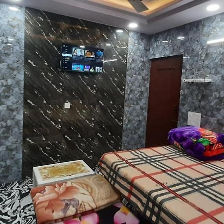 Aggarwal Luxury Room With Private Kitchen Washroom And Balcony Along With Fridge, Ac, Android Tv, Wifi In Main Lajpat Nagar Nova Deli Exterior foto