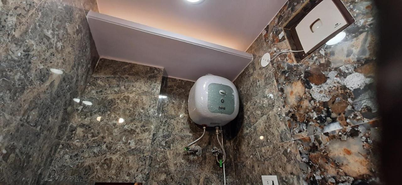 Aggarwal Luxury Room With Private Kitchen Washroom And Balcony Along With Fridge, Ac, Android Tv, Wifi In Main Lajpat Nagar Nova Deli Exterior foto