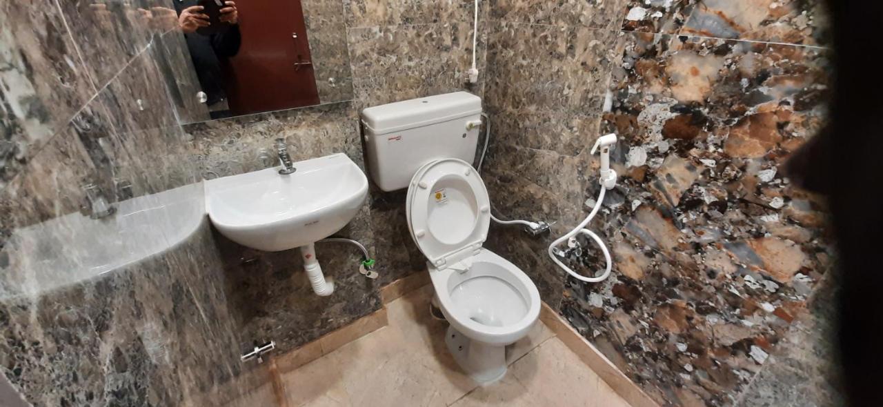 Aggarwal Luxury Room With Private Kitchen Washroom And Balcony Along With Fridge, Ac, Android Tv, Wifi In Main Lajpat Nagar Nova Deli Exterior foto